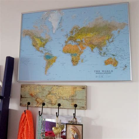 Stor världskarta Världen för nålar för markering med nålar Kartkungen