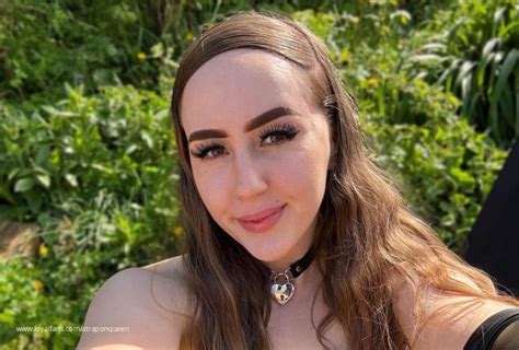 strap of queen on the