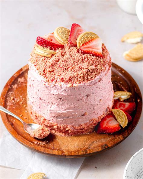 Strawberry Crunch Cake With Golden Oreos Recipe