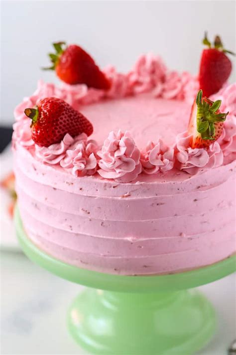 strawberry cake frosting