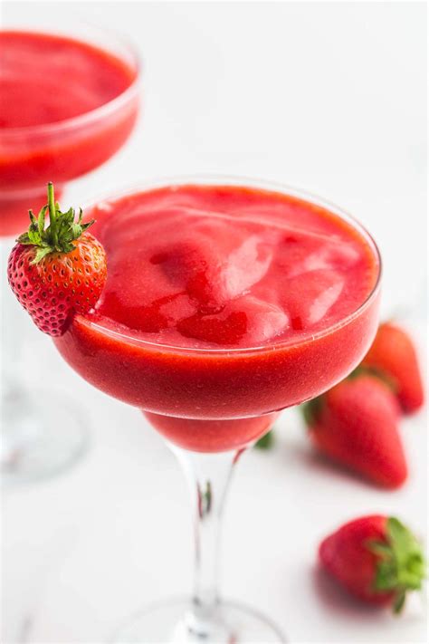strawberry daiquiri cocktail