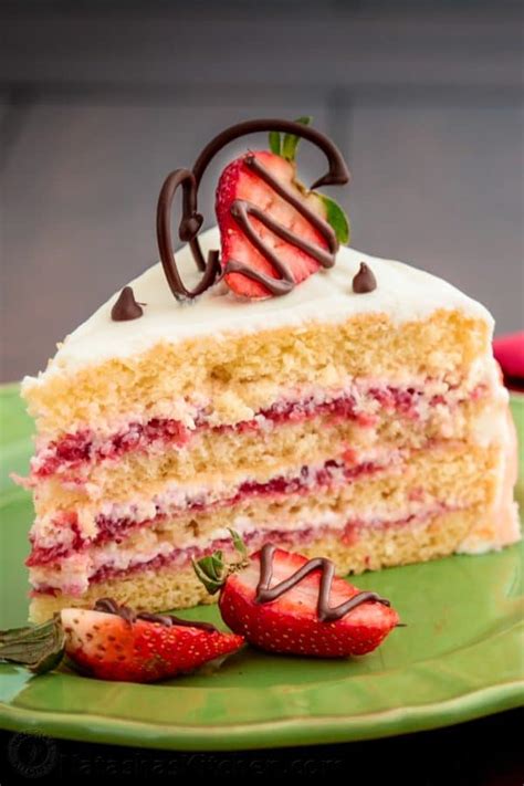 The Ultimate Strawberry Layer Cake: A Sweet Treat for Any Occasion