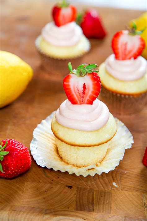 strawberry lemonade cupcakes