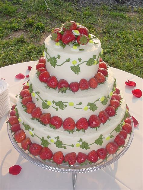 9+ Strawberry Wedding Cake