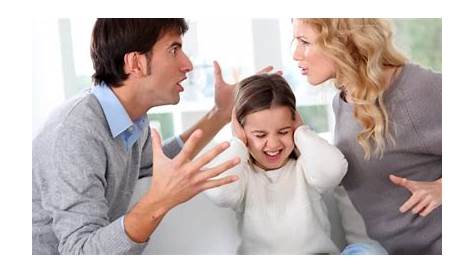 Familie Mit Den Kindern, Die Streit Haben Stockbild - Bild von untreue