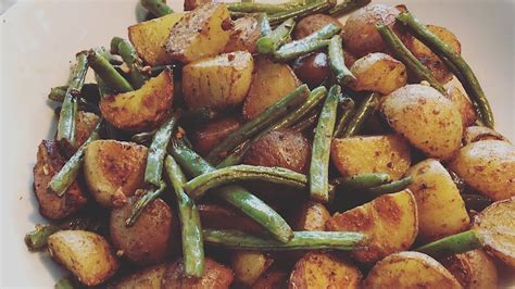 Southern Style Green Beans & Potatoes Bean recipes, Green bean recipes, Green beans and potatoes