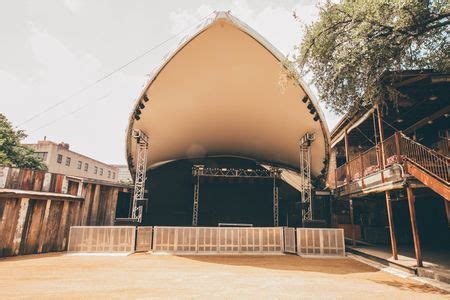 stubb's waller creek amphitheater capacity