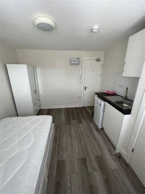 Studio Flat In Potters Bar