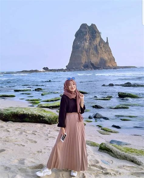 style hijab ke pantai simple
