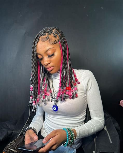 Free Styles Of Short Knotless Braids With Beads For New Style