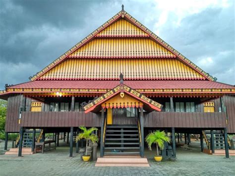 sulawesi tenggara rumah adat