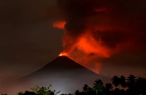 sulawesi volcano eruption