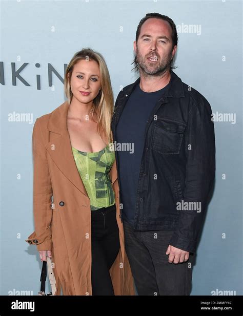sullivan stapleton wife