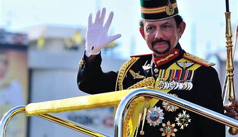 Sultan of Brunei golden jubilee: Gilded chariot procession marks King
