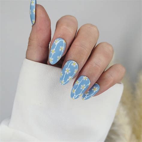 summer nails coffin daisy