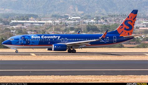 sun country airlines boeing 737-800