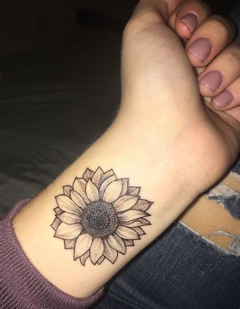 Inspiring Sunflower Wrist Tattoo Designs Ideas