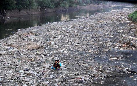 sungai paling tercemar di indonesia