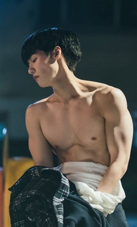 sungchan riize muscles