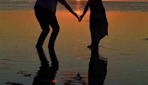 Sunset Photo Pose For Couple 20 The Best Engagement s Examples Wedding