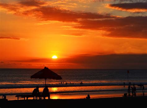12 Gambar Pemandangan Pantai Sunset Indah