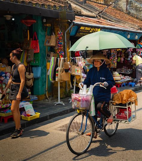 support local Hoi An