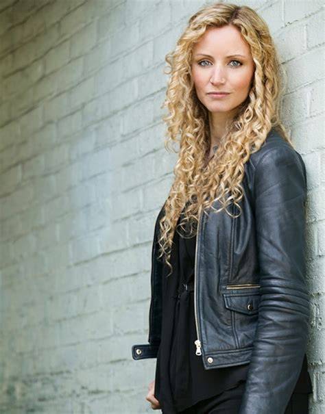 Unveiling The Enigmatic Life Of Suzannah Lipscomb