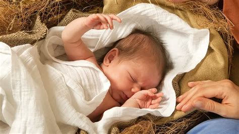 Swaddling Clothes Theme