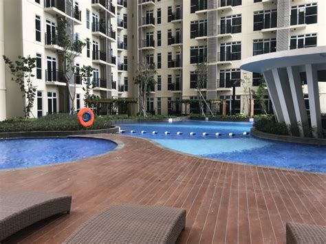 swimming pool at orchard apartments