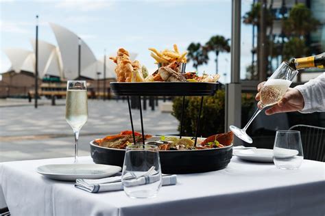 sydney restaurants open on monday