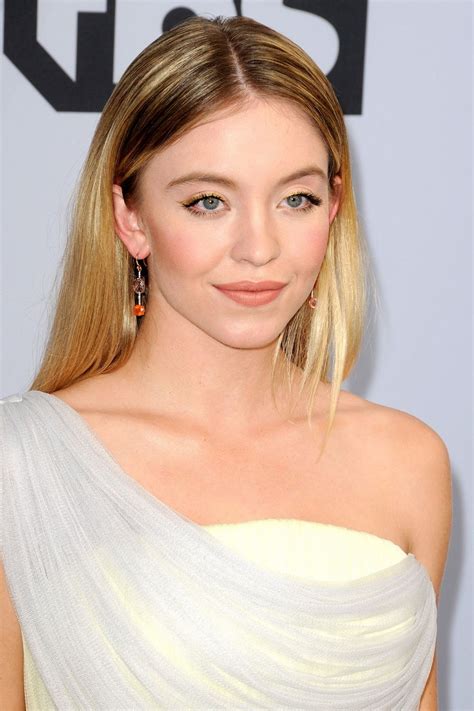 sydney sweeney height and net worth