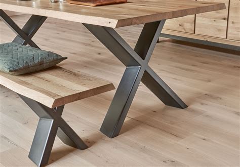 Table design industriel en bois massif et métal Siviglia
