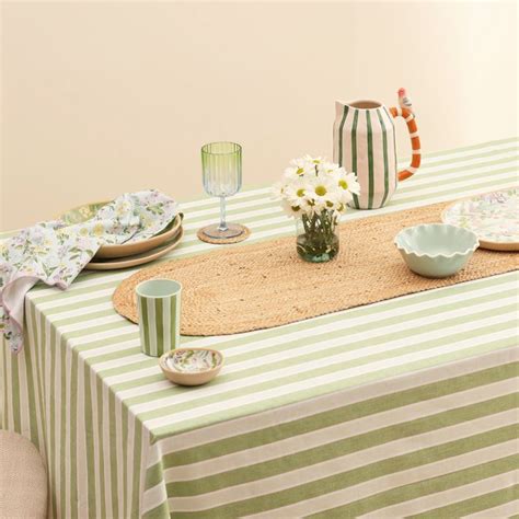 Table Runner On Oblong Table