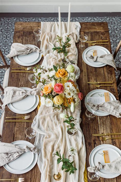 Table Runners And Place Settings