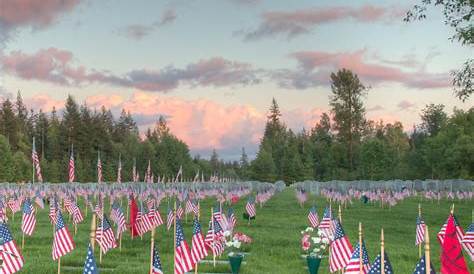 Tahoma National Cemetery Find A Grave Christmas Wreaths In Front Of Markers t