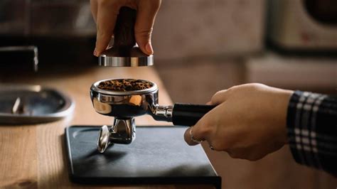 tamp coffee