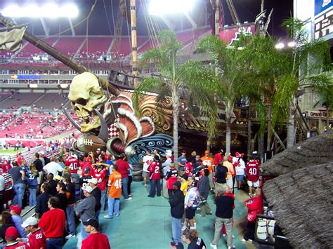 tampa bay stadium pirate ship