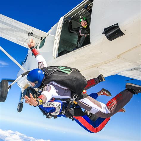 tandem skydiving plane