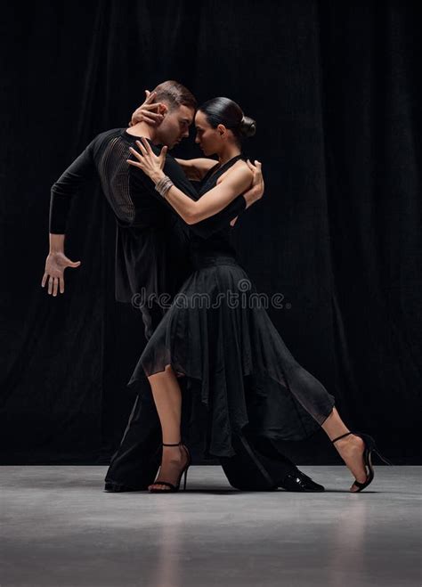 tango dancers passion