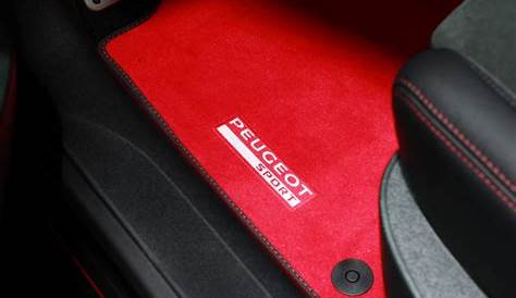 Photo tapis de sol Peugeot Sport rouge Peugeot 208 GTi