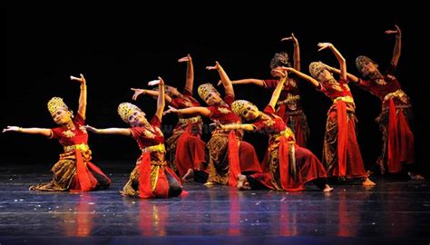 ﻿4 Nama Tarian Adat Khas Jawa Tengah, Gambar, & Penjelasannya Blog