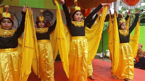 Kostum Tari Manuk Dadali: Simbolisasi Kesenian Tradisional Indonesia