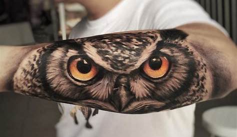 tatuaje de búho en brazo de hombre Tatuajes de aves
