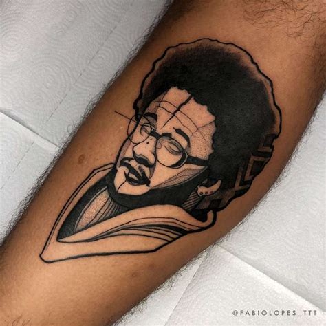Tatuador Negro: El Arte en la Piel con Estilo Único