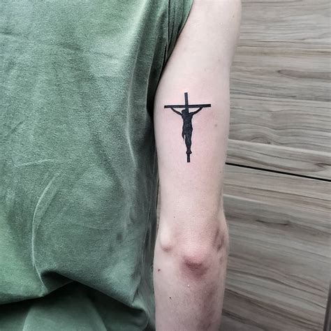 tatuagem de cristo na cruz