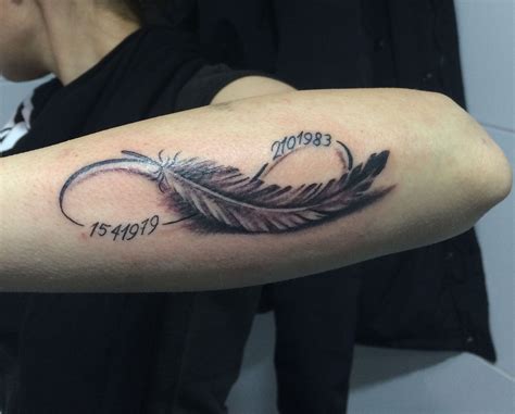 Tatuajes de plumas con nombres Tatuantes