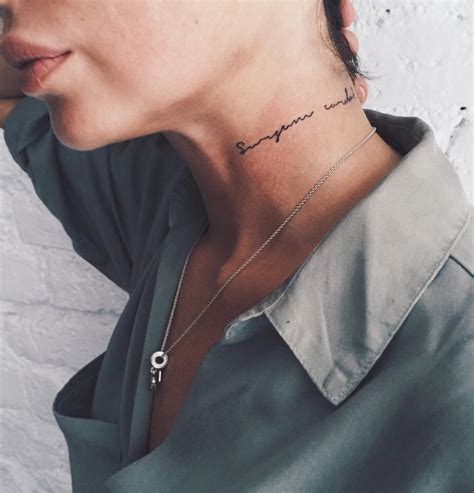 Tatuajes en el cuello para mujer 15 diseños diminutos y