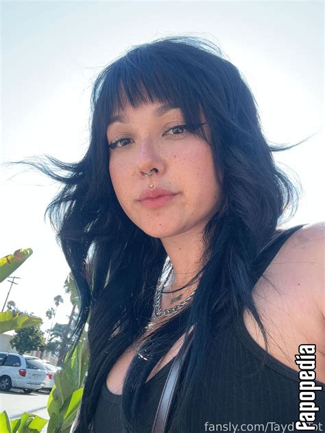 taydertot human nude