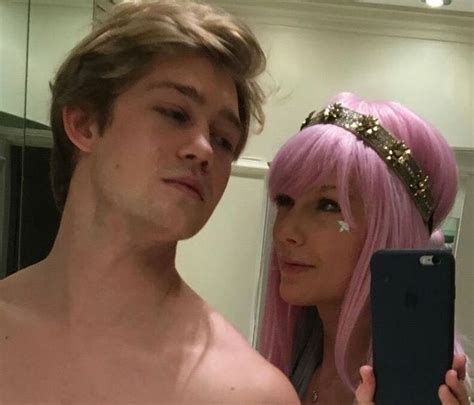 taylor swift and joe alwyn pink wig pictures