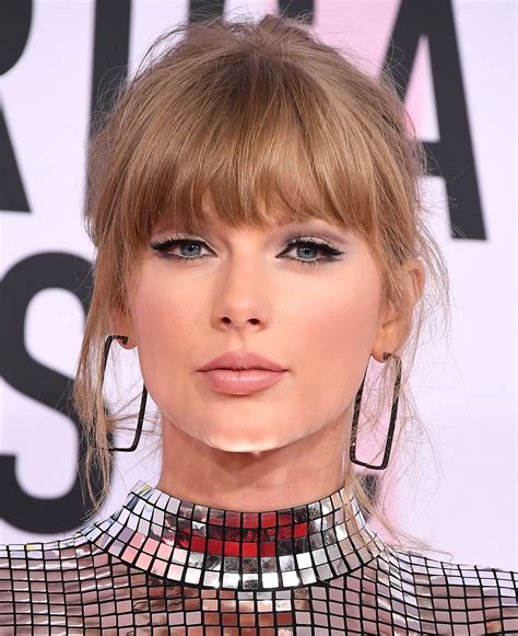 Taylor Swift Bangs: Trendy Hair Trend 2023!
